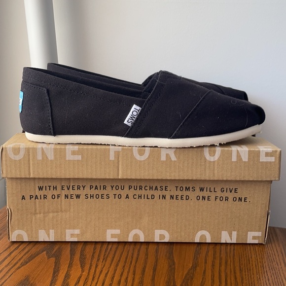 NWOT Toms - Picture 7 of 7